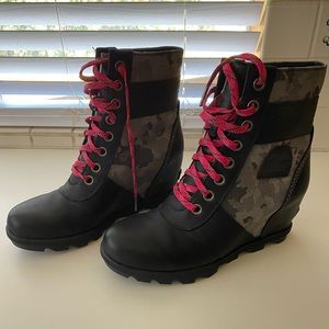 Sorel Lexie wedge boots Size 10